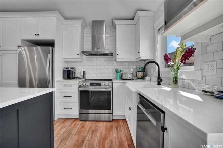 Property Photo:  605 4th Street W Stree  W  SK S0K 4S0 