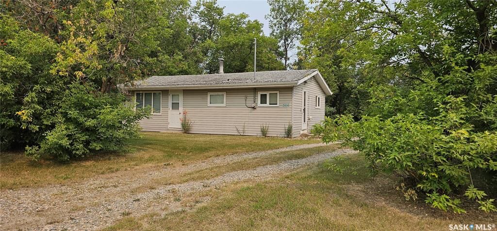 Property Photo: 306 2 Avenue SK S0J 0M0