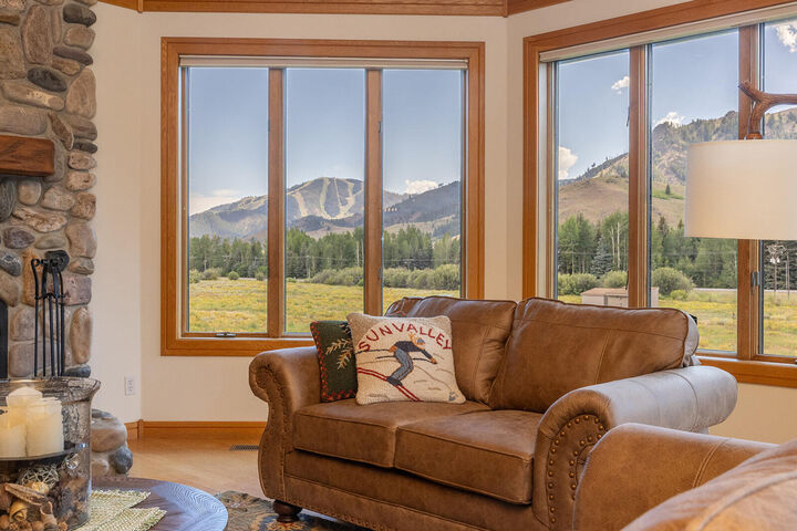 Property Photo:  121 Stonegate Cir  ID 83340 