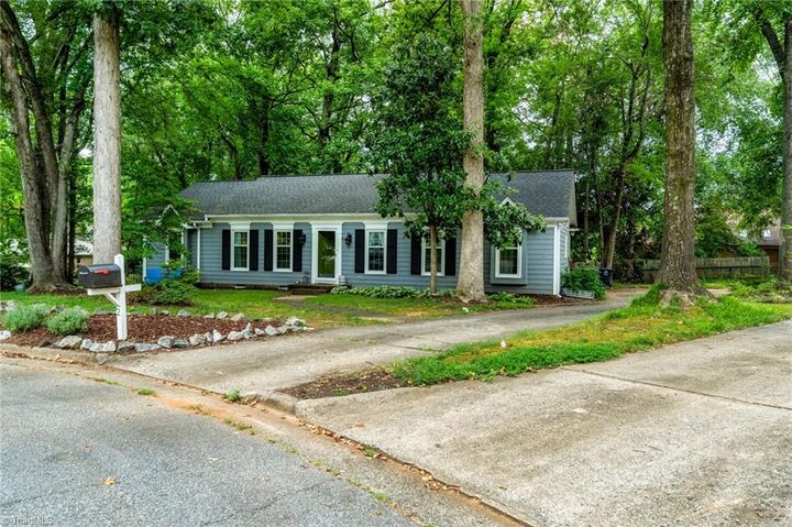 2 Montrose Court  Greensboro NC 27410 photo