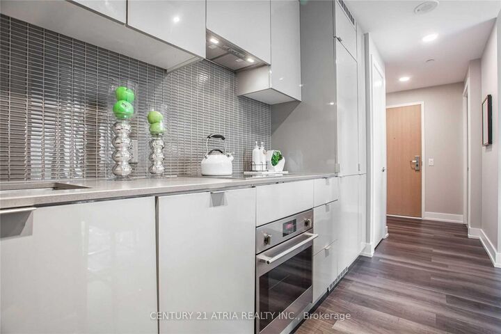 Property Photo: 7 Grenville Street 1805 ON M4Y 1A1