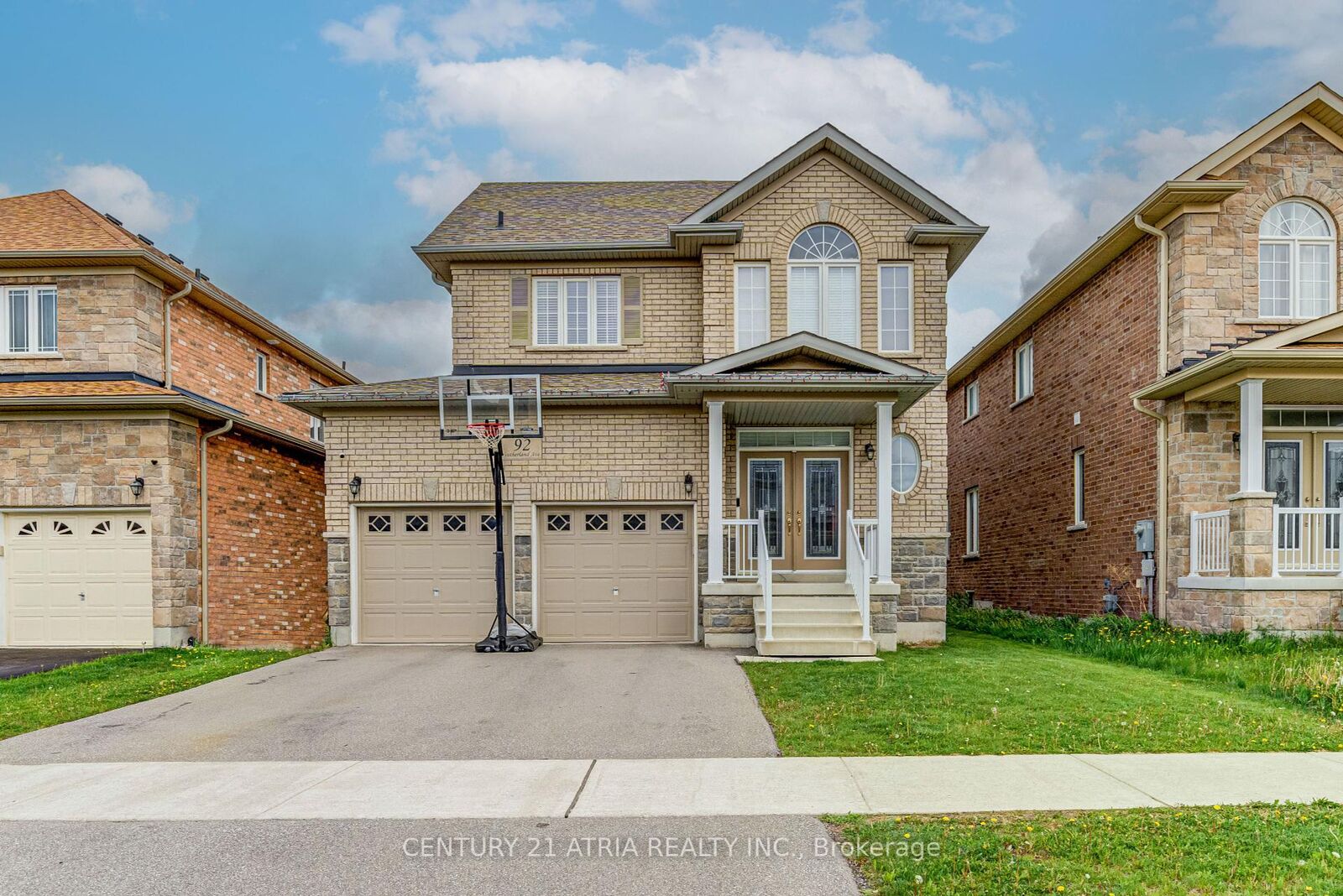 Photo de la propriété:  92 Sutherland Avenue  ON L3Z 4H4 
