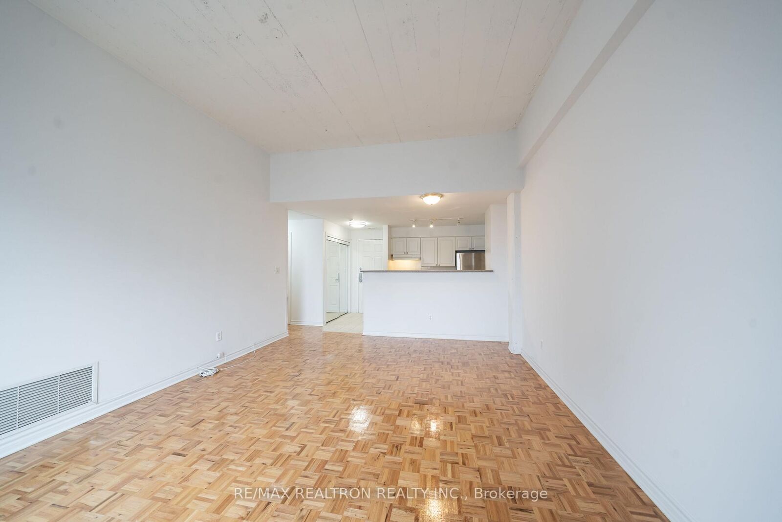 Property Photo: 1401 Dupont Street 524 ON M6H 4J7
