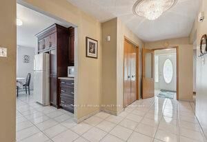 Photo de la propriété:  152 Weir Crescent  ON M1E 4T5 