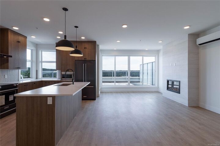 Property Photo: 201 Dogwood Dr 502 BC V9G 0C3