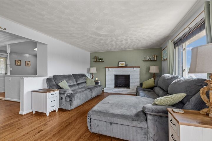 Property Photo:  941 Angelo Dr  PA 15236 