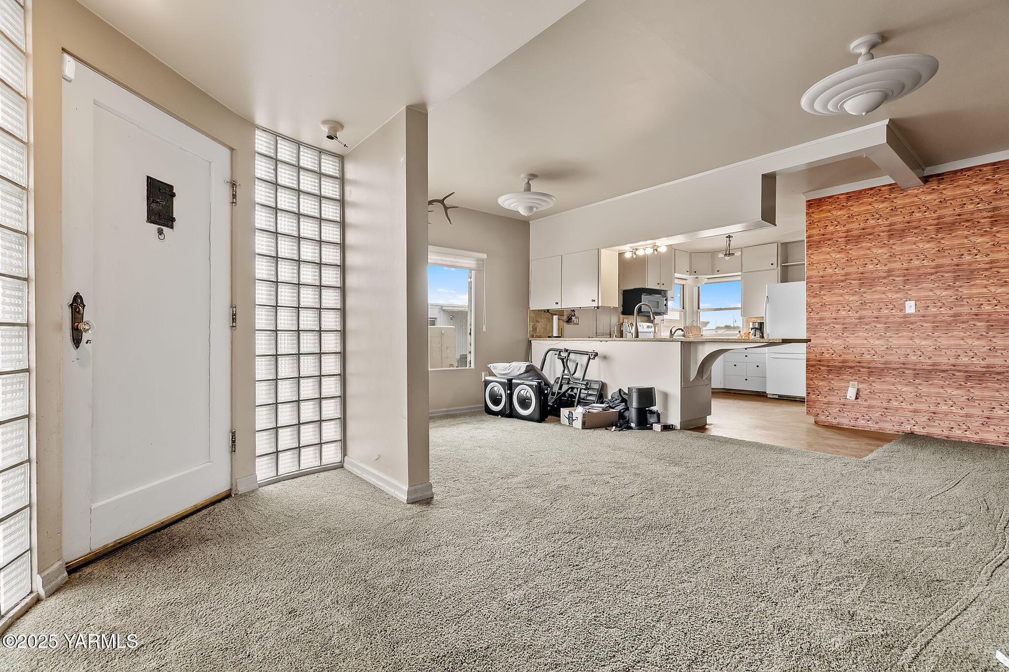 Property Photo:  2110 Fruitvale Blvd  WA 98902 