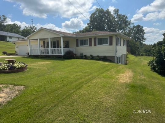 Property Photo:  1040 W Broadway St  OH 45692 
