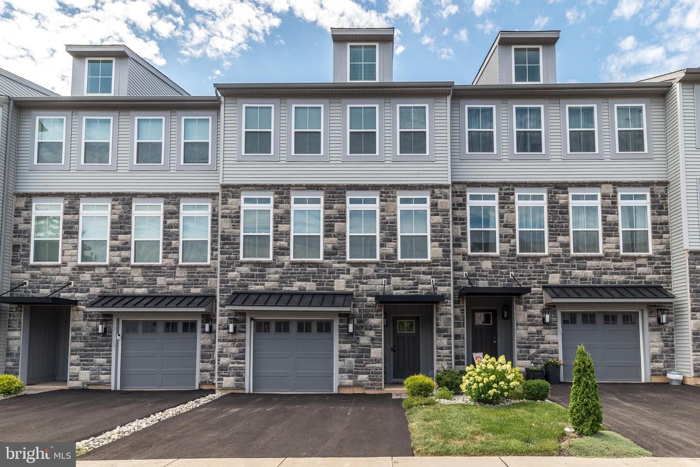 Property Photo:  56 Independence Court  PA 18944 