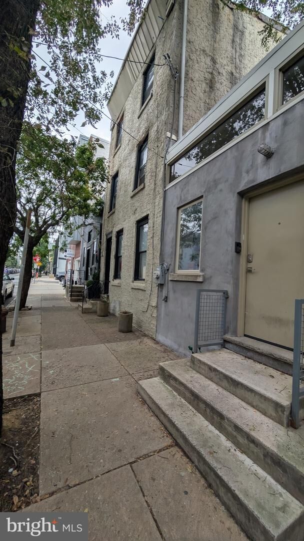 Property Photo: 2107 E Susquehanna Avenue PA 19125
