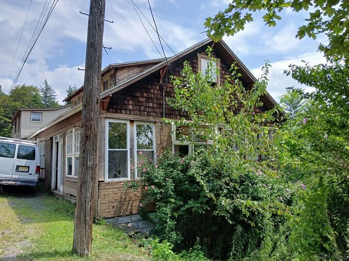 Property Photo:  400 Cliff St  PA 15902 