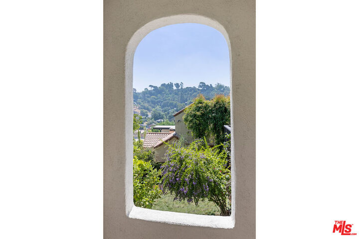 Property Photo:  2236 Earl Ct  CA 90039 