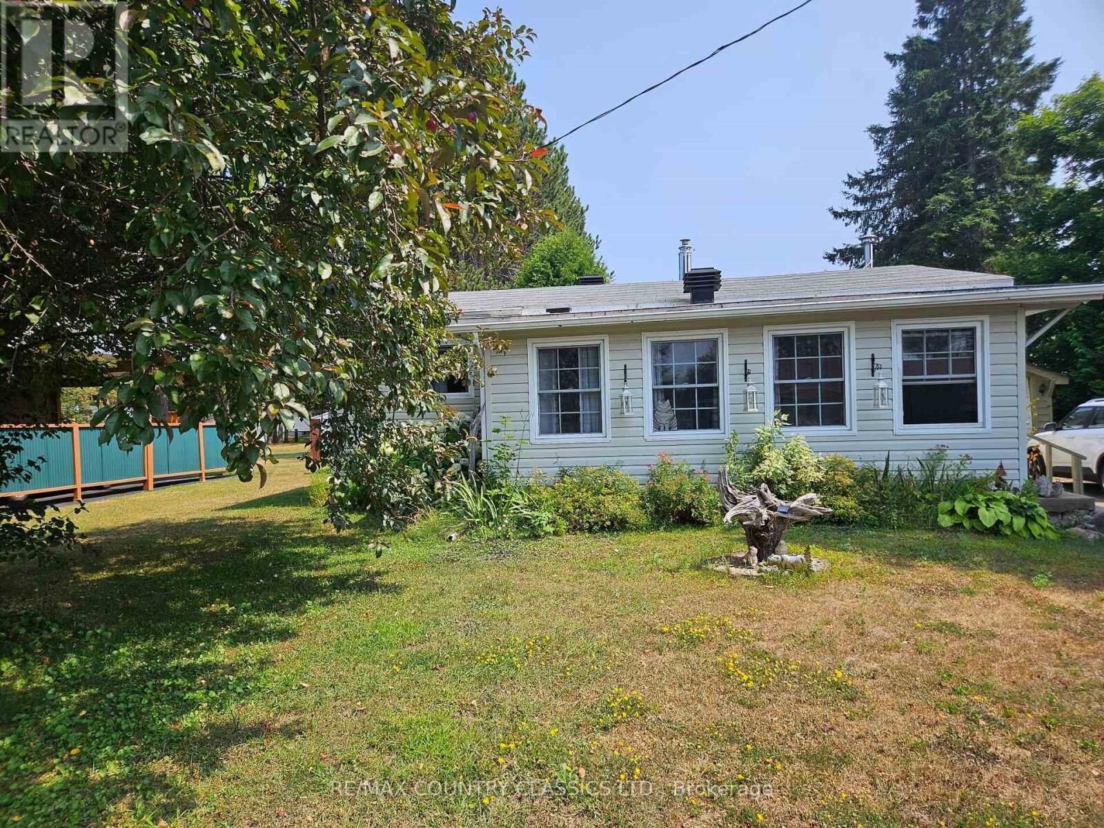 Property Photo:  39 Lake Street  ON K0J 2M0 