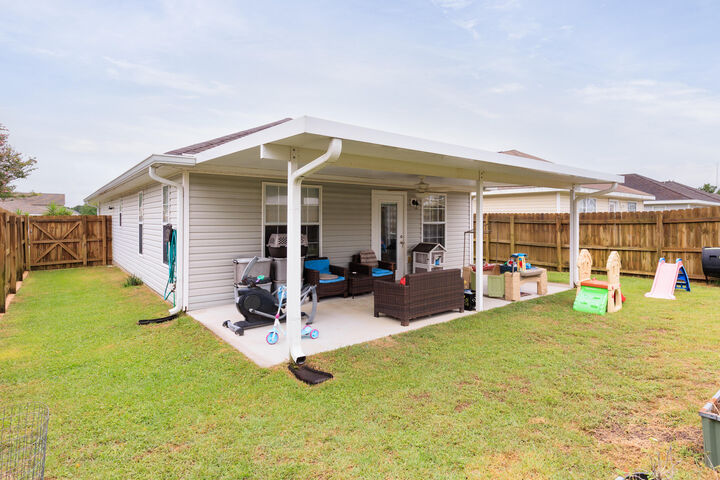 Property Photo:  5527 Sea Spray Court  FL 32563 