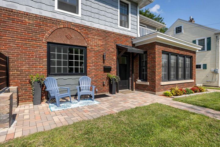 Property Photo:  224 S Grandview Avenue  IA 52003 