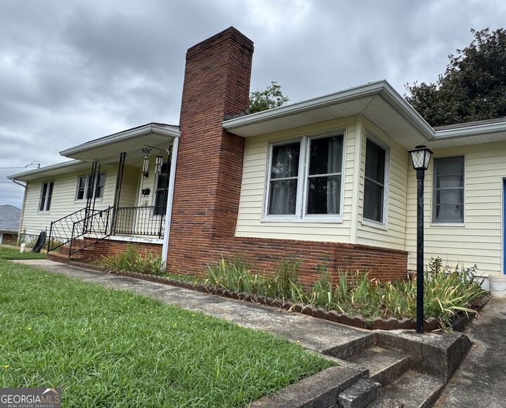 Property Photo: 7 NE Hillcrest Avenue GA 30161
