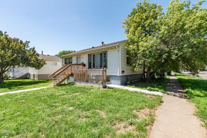 320 19th Street  Bismarck ND 58501 photo