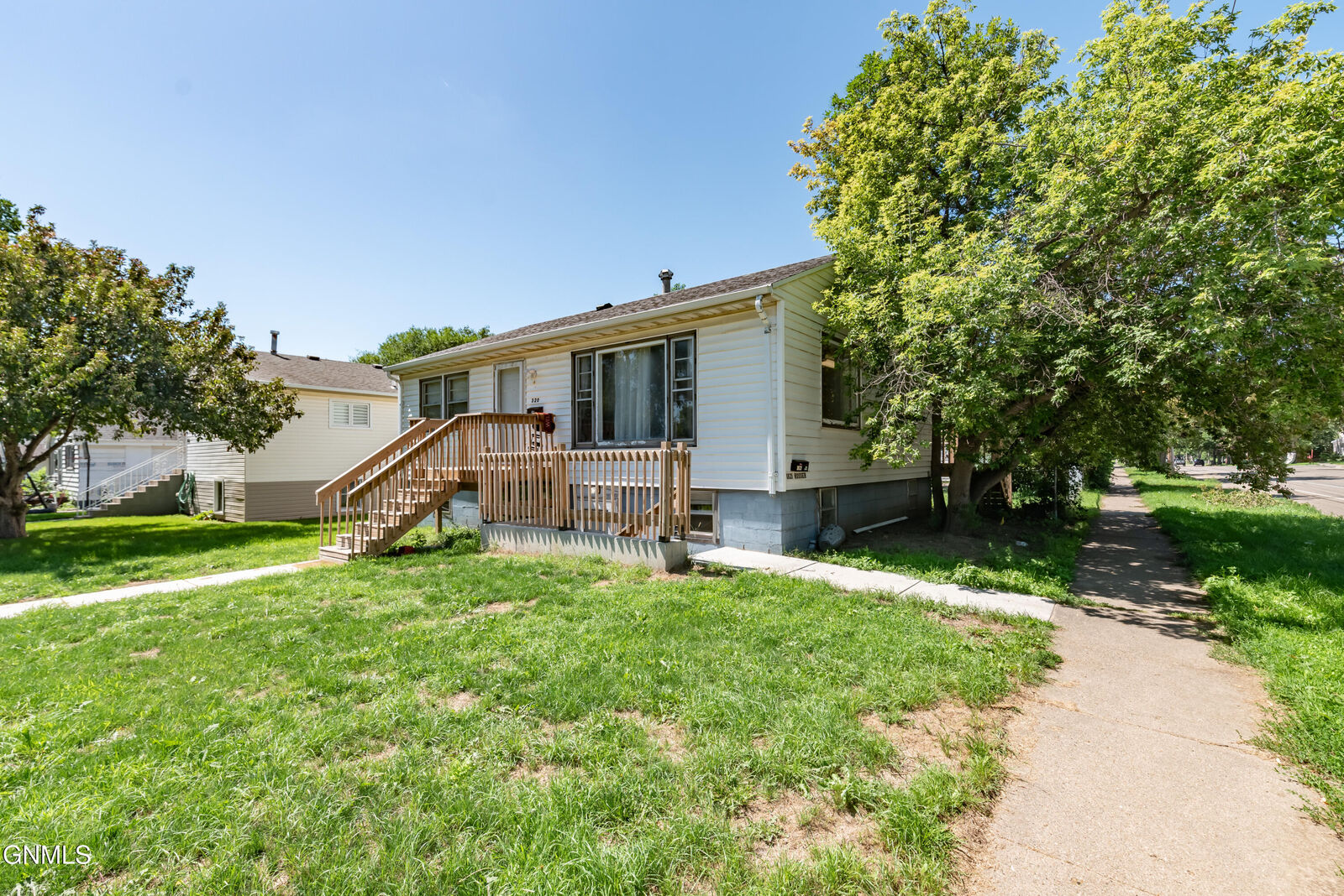 Property Photo: 320 19th Street ND 58501