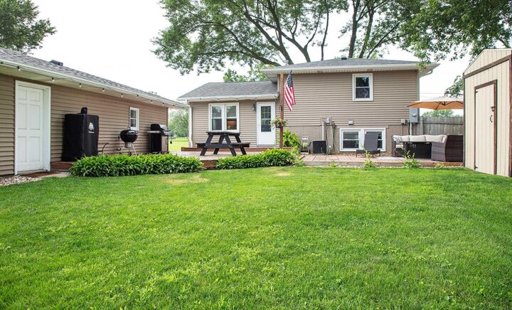 Property Photo:  812 Orchard Drive  IA 50613 