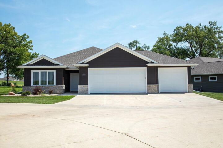 Property Photo:  132 Fairway Dr  IA 50677 
