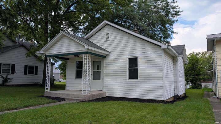 Property Photo: 407 E South Street IN 46714