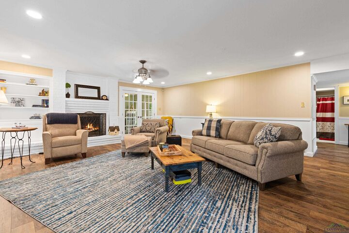 Property Photo: 1016 Camellia St TX 75644