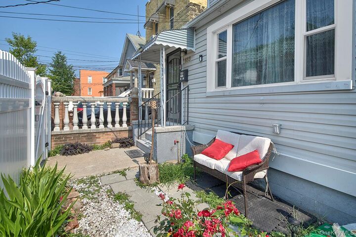 Property Photo:  833 E 229th Street  NY 10466 