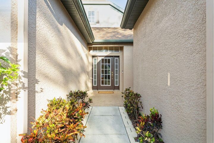 Property Photo:  10414 Edgefield Place  FL 33626 