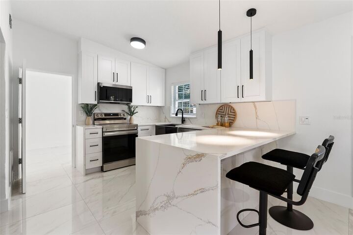 Property Photo:  5255 Seminole Avenue  FL 32792 