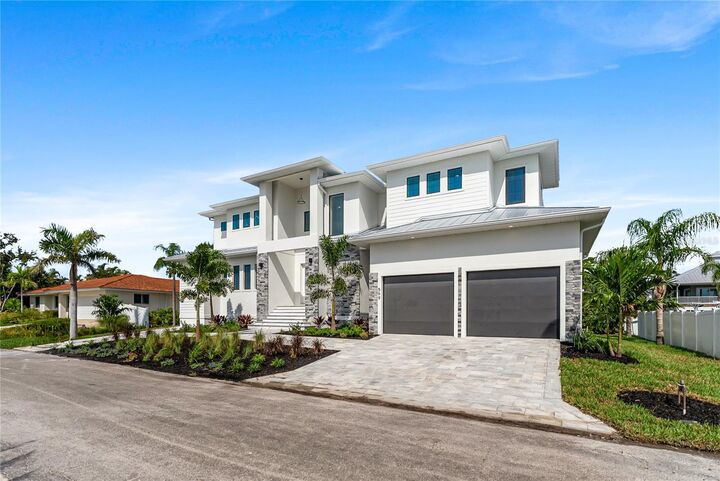 Property Photo:  569 Bayview Drive  FL 34228 