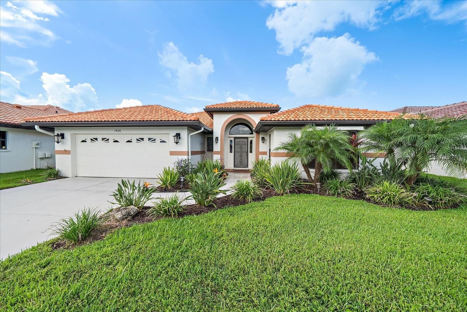 Property Photo: 1929 Tradewinds Circle FL 34293