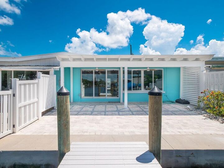 Property Photo:  18 Seaside Court  FL 34217 