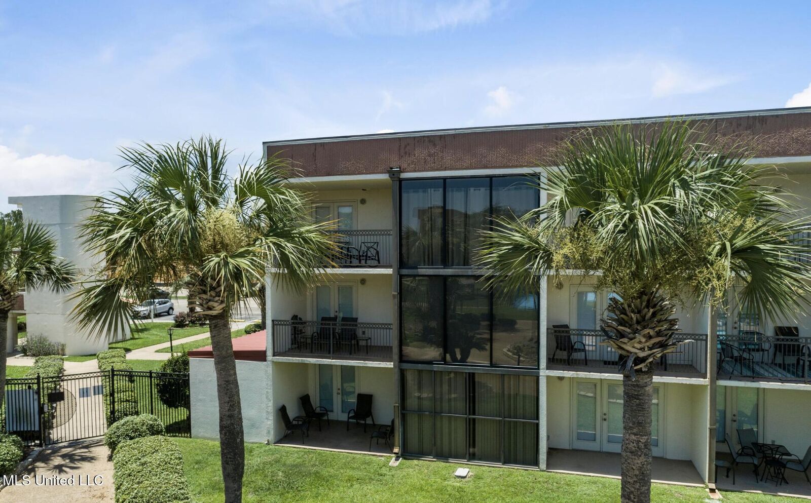 Property Photo:  2046 Beach Boulevard  MS 39531 