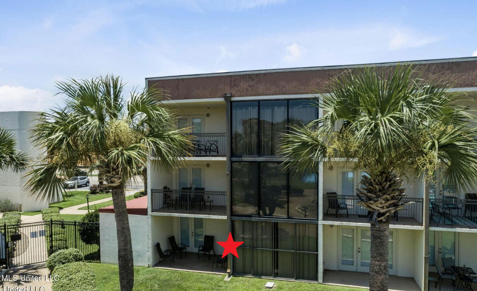 Property Photo:  2046 Beach Boulevard  MS 39531 