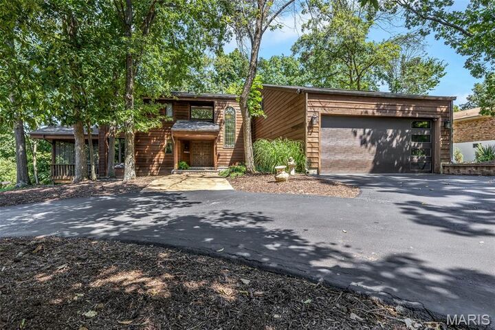 12795 Nanell Lane  St Louis MO 63127 photo