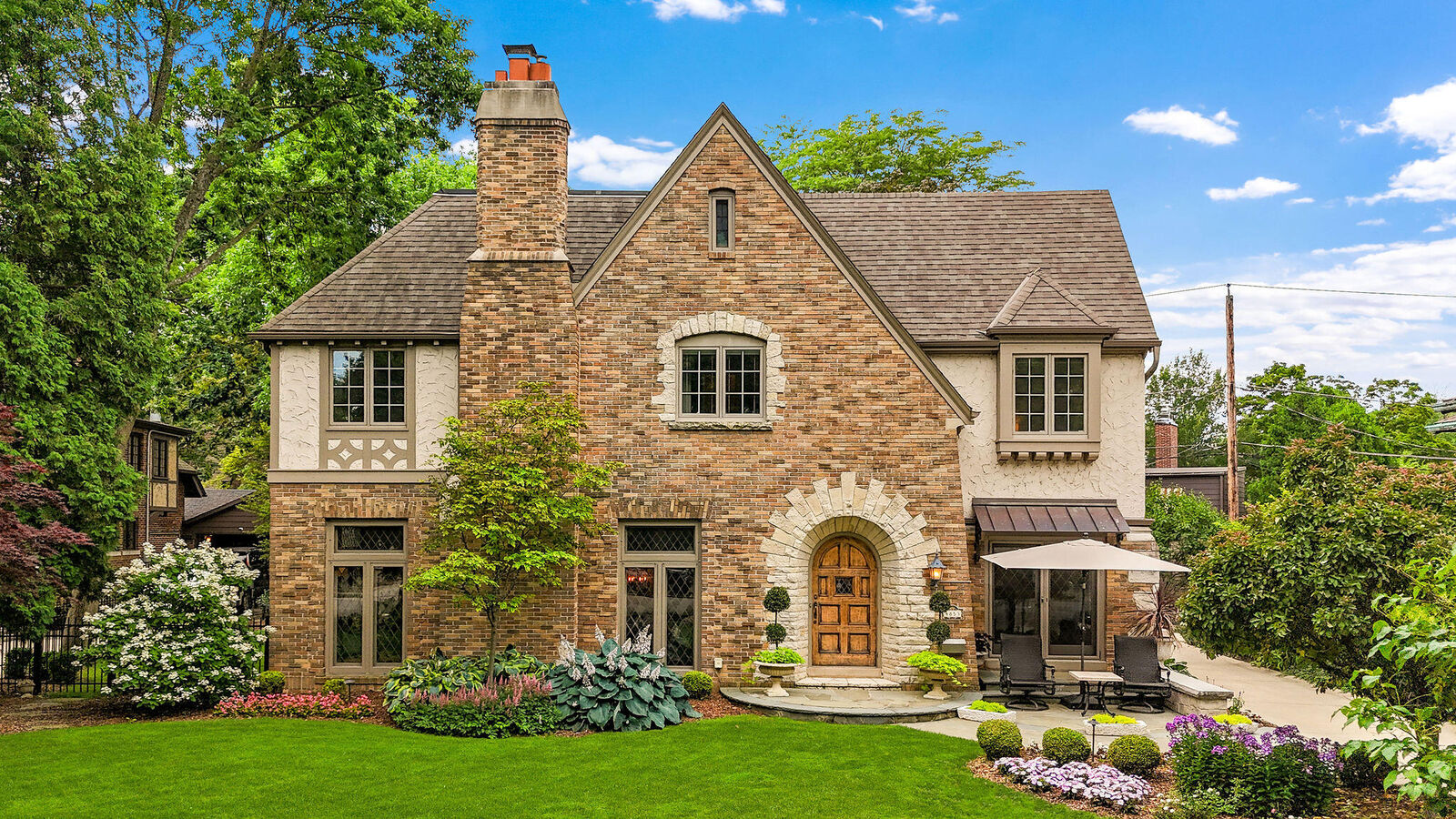 Property Photo:  4853 N Lake Dr  WI 53217 