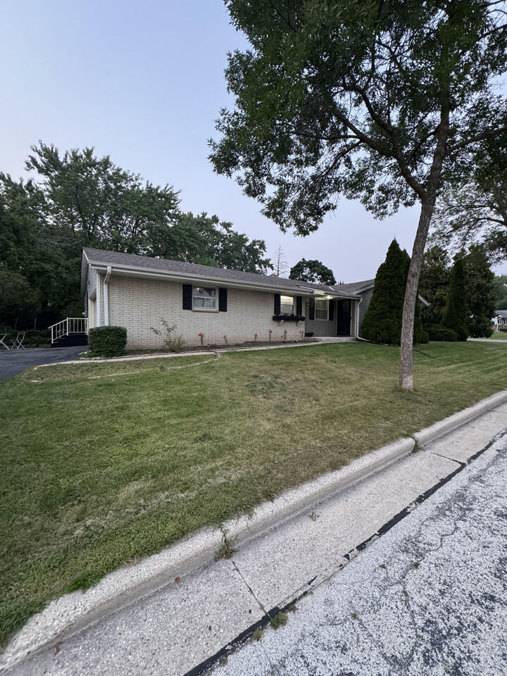 Property Photo: 9404 W Hope Ave WI 53222