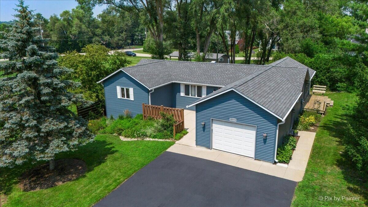 Property Photo:  32914 S Lakeshore Dr  WI 53105 
