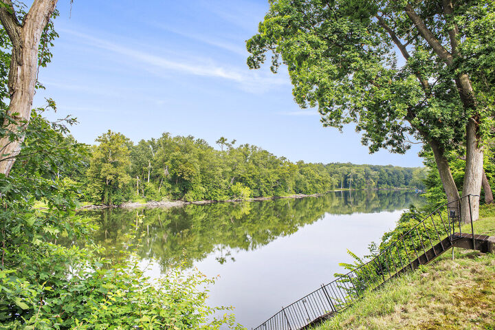 Property Photo:  1806 Bond Street  MI 49120 