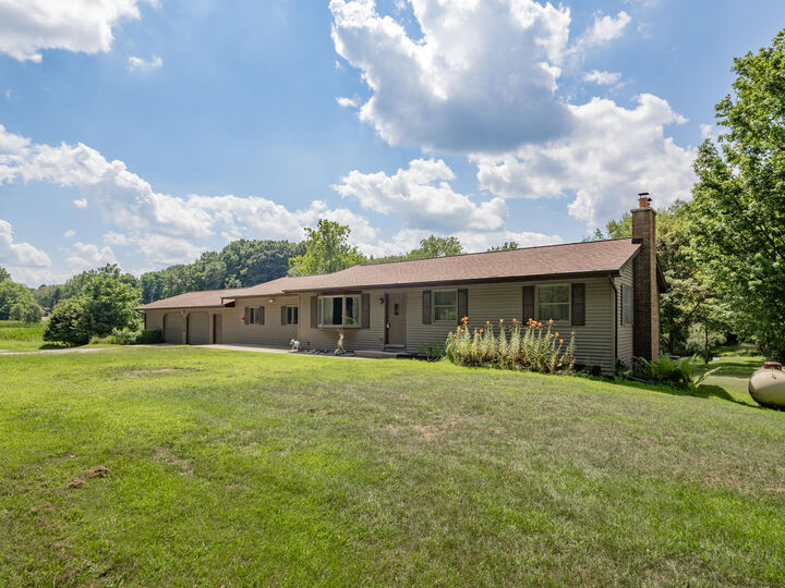 Property Photo:  48316 Cr 384  MI 49056 