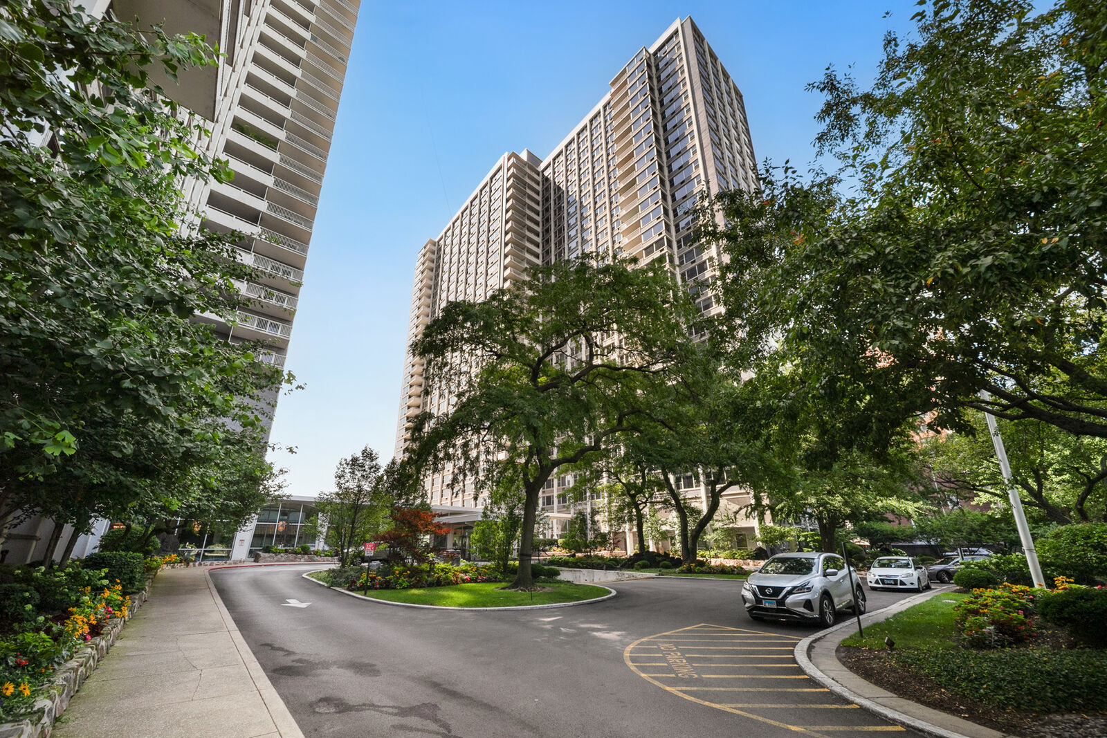 Property Photo:  4250 N Marine Drive 1235  IL 60613 