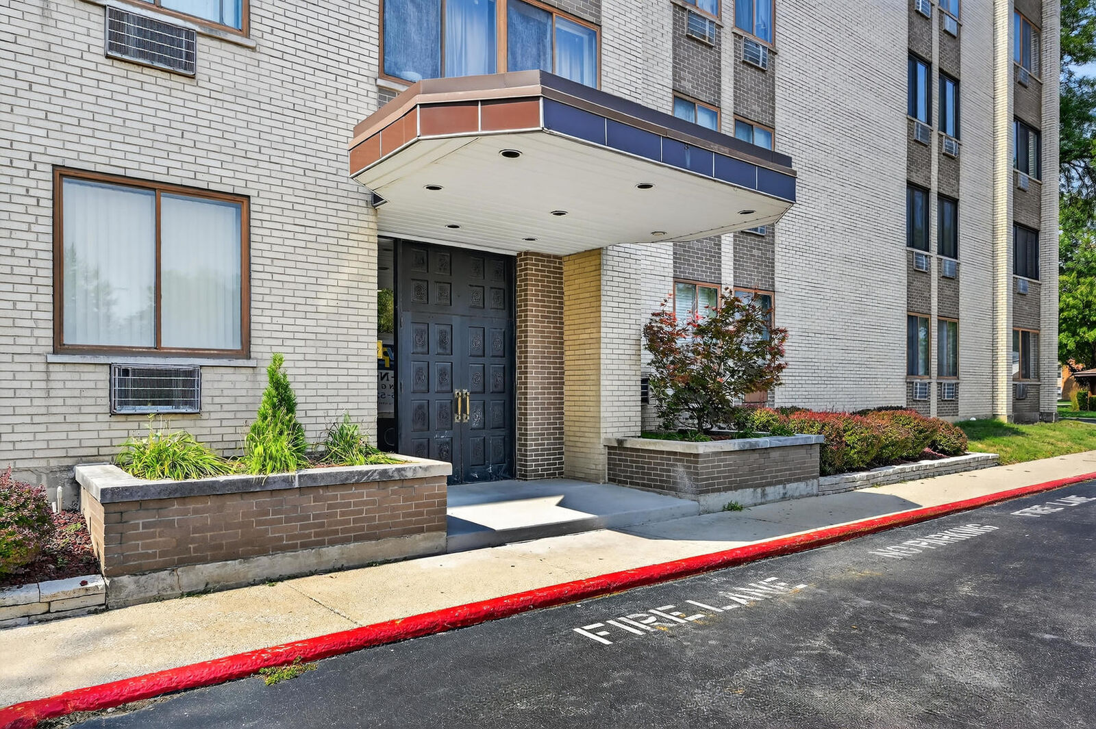 Property Photo:  9720 S Pulaski Road 602  IL 60453 