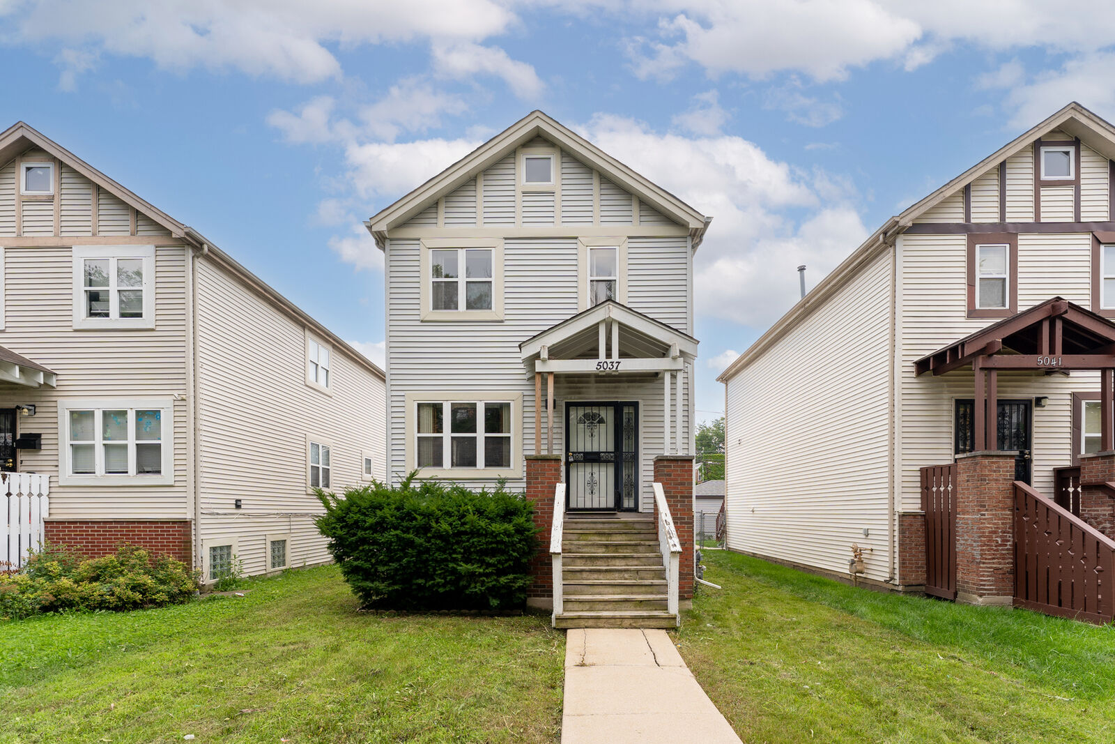 Property Photo:  5037 W Quincy Street  IL 60644 