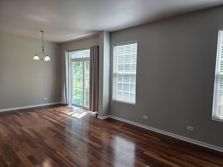 Property Photo:  3943 Havenhill Court 3943  IL 60560 