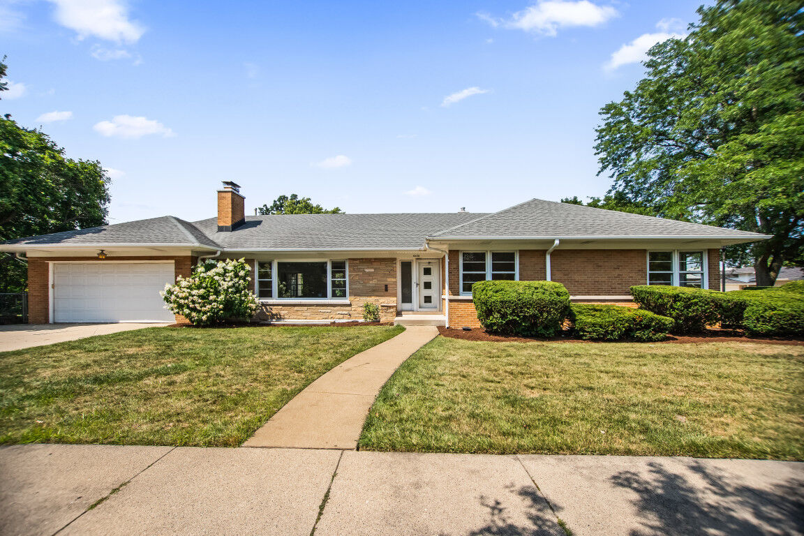 Property Photo:  4600 Greenwood Street  IL 60076 