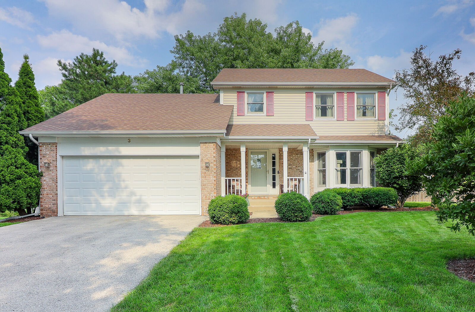 Property Photo: 3 Hickory Oaks Court IL 60490