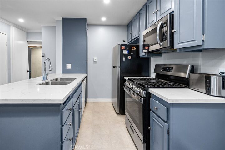 Property Photo:  25811 Tournament Road H10  CA 91355 