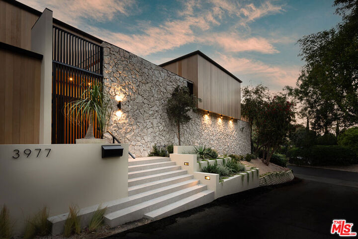 Property Photo: 3977 Oeste Avenue CA 91604