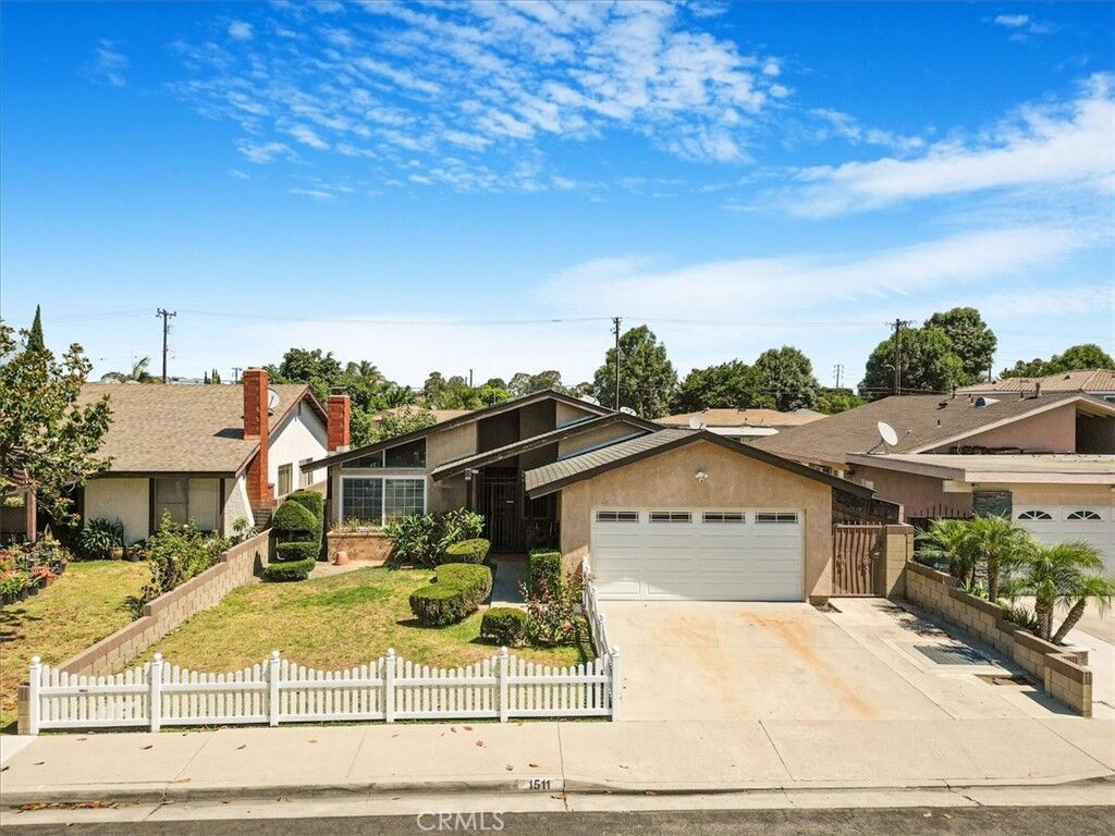 Property Photo:  1511 E Abri Street  CA 90745 