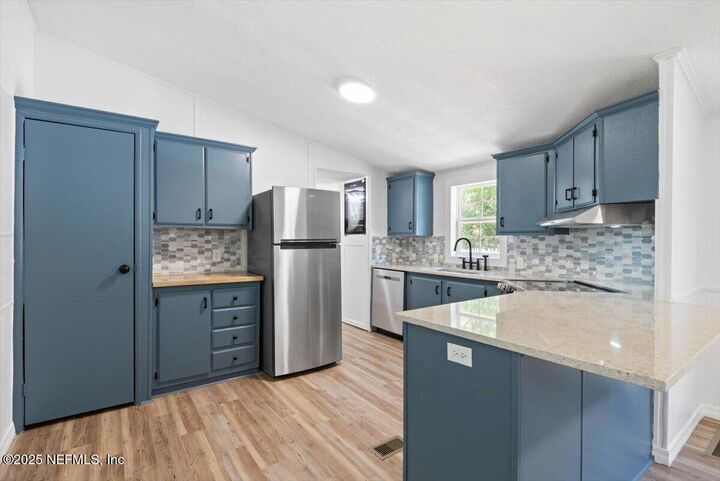 Property Photo: 464 Venetian Boulevard FL 32095